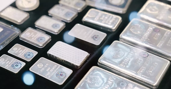 Giá bạc tăng hơn 160% trong 1 năm: Kênh trú ẩn an toàn?