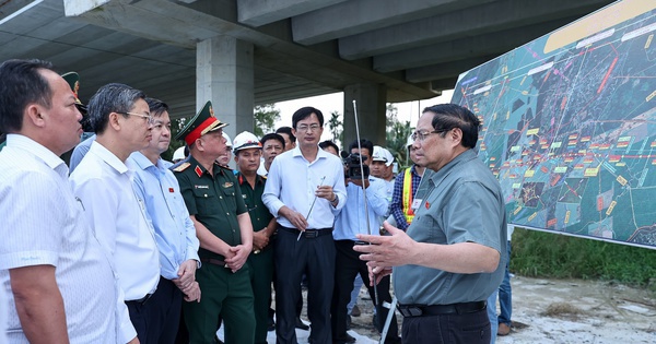 Thủ tướng yêu cầu đẩy nhanh tiến độ các dự án đầu tư xây dựng chào mừng Đại hội Đảng