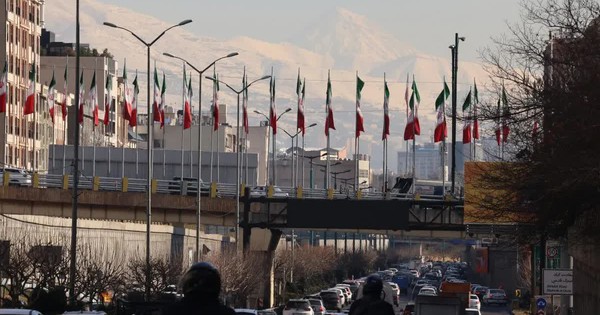 Iran hỗ trợ tiền mặt khẩn cấp cho người dân để xoa dịu làn sóng biểu tình