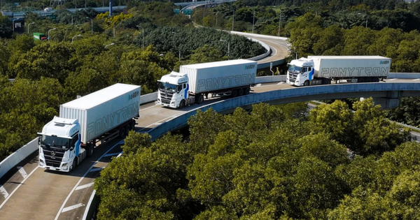 Chưa từng có trên thế giới: Trung Quốc sản xuất hàng loạt công nghệ 1 người lái 5 ô tô, giúp giảm 29% phí vận chuyển, tăng lợi nhuận đến 195%