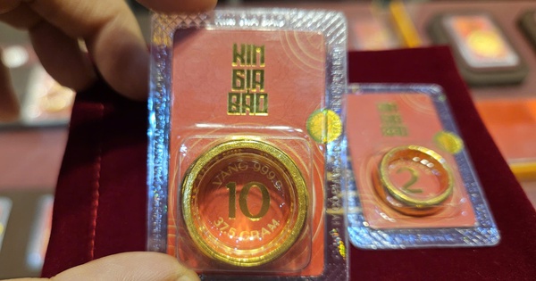 Điều gì khiến giá vàng, bạc liên tục lập đỉnh?