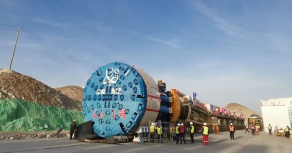 Phát hiện cỗ máy 'quái vật' dài 100 mét, nặng 1.300 tấn âm thầm di chuyển dưới lòng đất sâu 452 mét, hiện thực hóa tham vọng chưa từng có trên thế giới của Trung Quốc