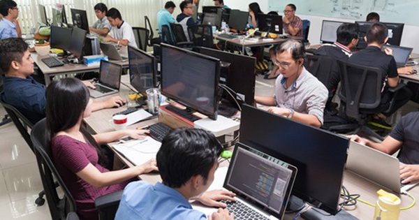 Người lao động không được ký hợp đồng, công ty bắt tăng ca ngoài ý muốn, khiến không còn thời gian cho gia đình - Bộ Nội vụ trả lời ra sao?