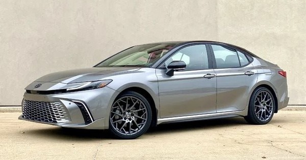 Ai nói Toyota chậm chuyển đổi sang xe điện?