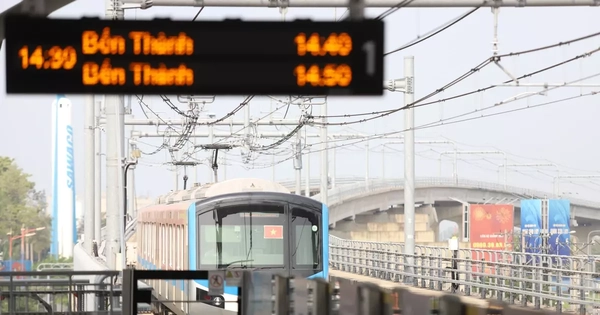 TPHCM khuyến khích đi metro, xe buýt đến trung tâm hành chính công