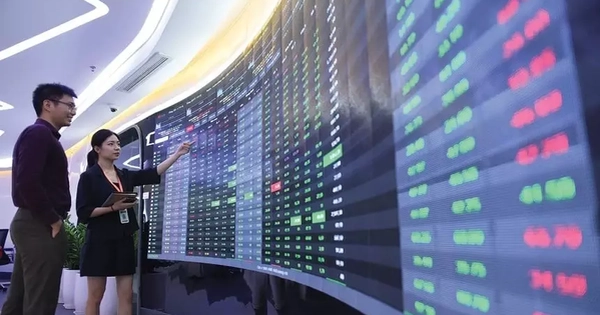 Cổ phiếu bất động sản nằm sàn, VN-Index vẫn lập đỉnh mới