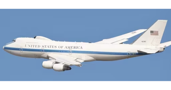 "Máy bay Ngày tận thế" của Mỹ đột ngột xuất hiện nhiều lần