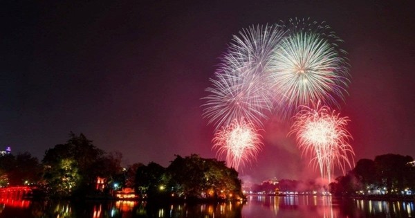 Sun Group tài trợ 100% kinh phí bắn 10.000 quả pháo hoa kéo dài 30 phút tại Hà Nội