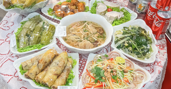 Aeon Mall bây giờ bán cả cỗ Tết "full mâm 10 món", nhìn cực xịn nhưng giá thế nào?