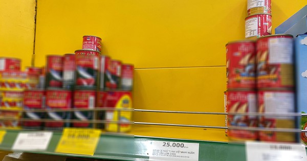 Ghi nhận tình hình thu hồi đồ hộp Hạ Long: Nhiều cửa hàng Bách Hóa Xanh và WinMart+ sẵn sàng hoàn tiền cho khách dù không còn hóa đơn