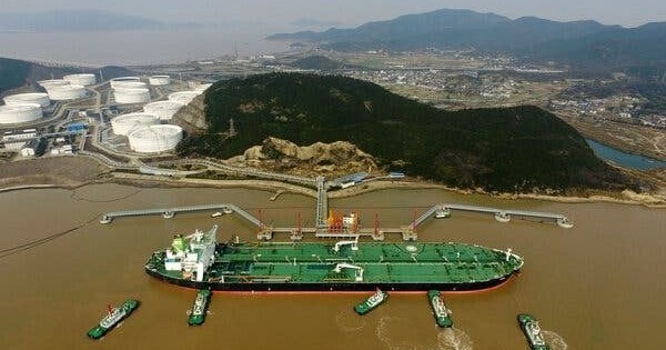 Nguồn cung từ Venezuela bất định, Trung Quốc lại đứng trước nguy cơ mỗi ngày mất gần 1,4 triệu thùng dầu với chiết khấu 10 USD/thùng