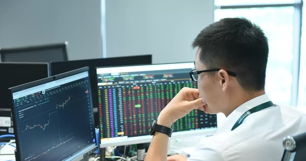 Chứng khoán 'rơi' khỏi đỉnh lịch sử