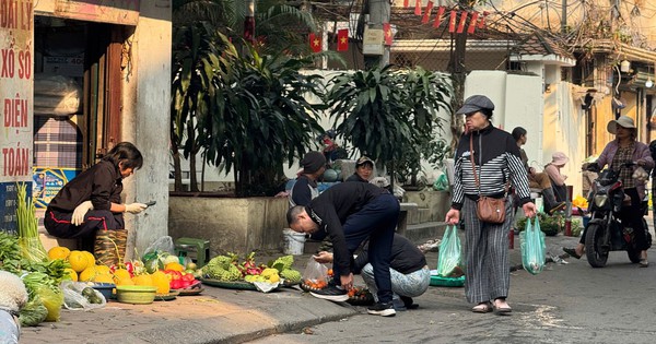 Hà Nội xoá bỏ chợ cóc, tiểu thương lo kế sinh nhai