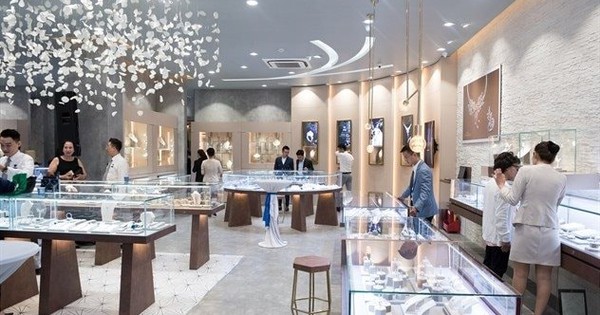 Cổ phiếu của “đại gia” bán lẻ vàng, bạc, trang sức lớn nhất sàn tăng “bốc đầu” vượt đỉnh