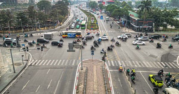 Sau gần 1 tháng xén vỉa hè, 'điểm đen' ùn tắc Lê Văn Lương thay đổi ra sao?