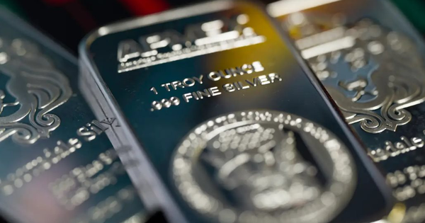 Giá bạc sẽ đi về đâu sau khi tăng vọt 170%? Chuyên gia dự báo ‘tảng đá’ ngáng đà tăng trong tương lai