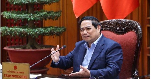 Thủ tướng họp về phát triển công nghiệp đất hiếm