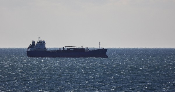 Đang trên đường đi nhận dầu tại Nga, siêu tàu chở dầu thuộc 'hạm đội bóng tối' đột ngột quay đầu về