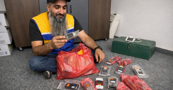 Đặt mua điện thoại Nokia, người đàn ông nhận hàng sau 16 năm