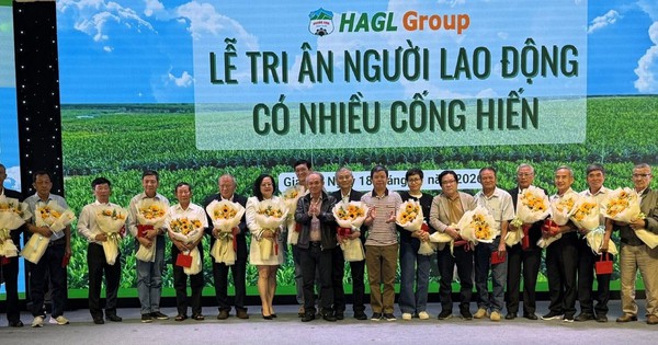 Bầu Đức tặng 339 nhân viên mỗi người 10.000 cổ phiếu: Tôi cảm thấy rất sướng