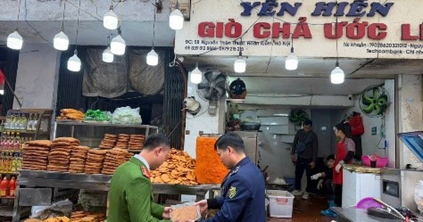 Rùng mình: Phát hiện cơ sở giò chả ở phố cổ Hà Nội dùng chất cấm, tuồn ra thị trường 300 tấn suốt 3 năm