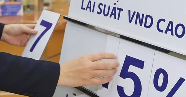 Tín hiệu từ làn sóng tăng lãi suất huy động