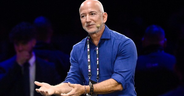 Tỷ phú Jeff Bezos: AI và cuộc khủng hoảng RAM sẽ kết thúc kỷ nguyên máy tính cá nhân của người dùng