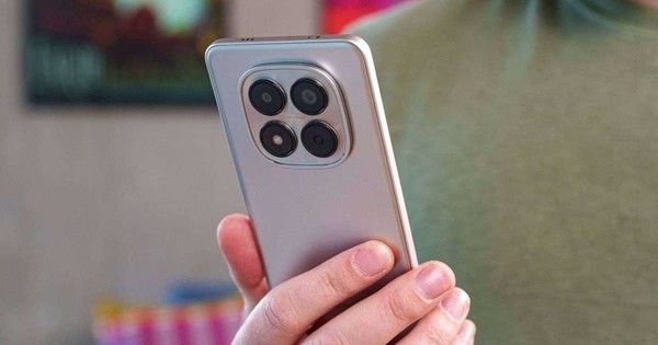 Mở bán đúng 3 ngày thu về doanh số 30.000 máy, dòng smartphone giá từ 6 triệu này có gì hot?