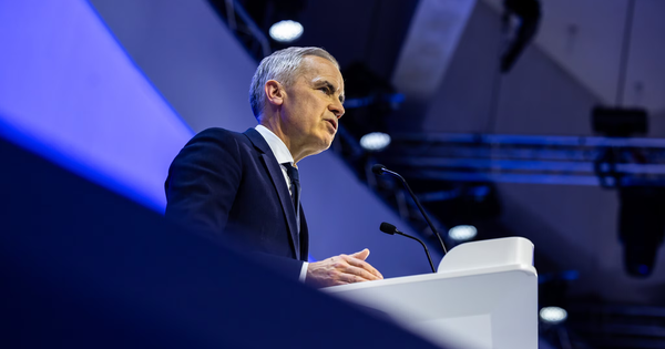 Thủ tướng Canada: "Nếu bạn không ngồi ở bàn tiệc, bạn sẽ có tên trong thực đơn"