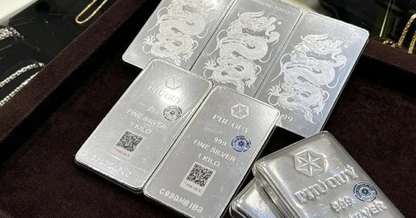 Giá bạc giảm mạnh