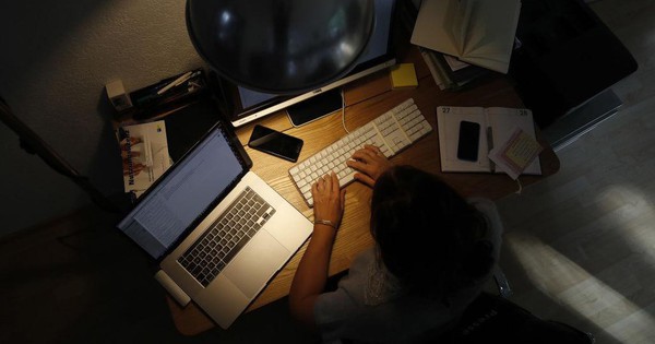 Góc khuất nghề làm trợ lý cho tỷ phú: 10 vòng phỏng vấn, yêu cầu làm việc 24/7, lương thưởng ra sao?