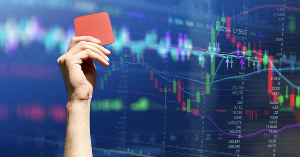 Lãnh đạo một công ty bị đình chỉ giao dịch vì "mua chui" cổ phiếu