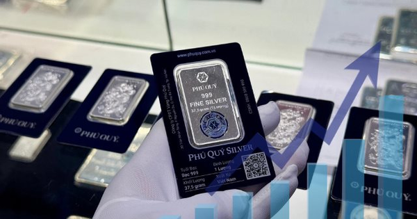 Cú bứt tốc ngoạn mục của bạc ở Việt Nam: Giờ này năm ngoái còn 30 triệu, giờ vượt 100 triệu/kg, ai còn nói 'mua bạc là lỗ'