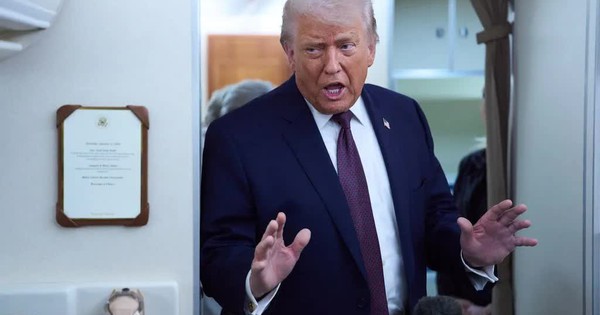 Tổng thống Trump cảnh báo hạm đội Mỹ đang hướng về Iran