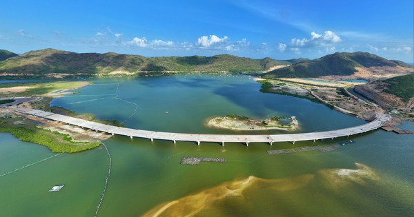 Cận cảnh cầu vượt biển hơn 500 tỷ đồng sắp được khánh thành tại Gia Lai