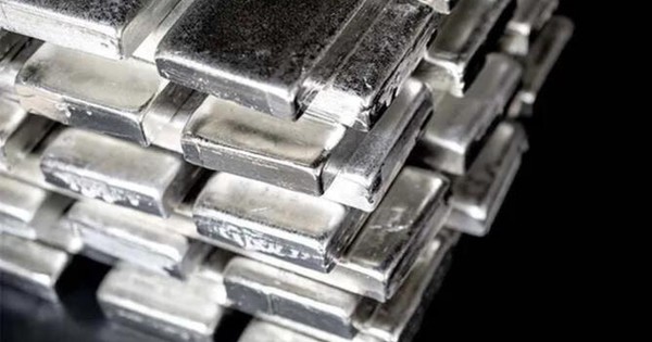 Có gì bên trong các xưởng đúc bạc giữa cơn bão giá?