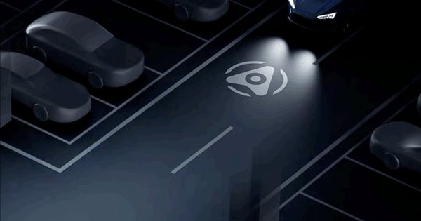 Các 'pháp sư phương Bắc' lại vừa 'làm phép': giúp chủ xe đang ngồi ở Việt Nam vẫn điều khiển được xe ở tận Trung Quốc tự tìm chỗ đỗ