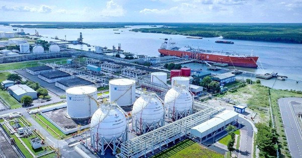 GAS ngược dòng tăng trần giữa phiên 'đỏ lửa', hé lộ loạt hợp đồng nghìn tỷ vừa ký kết