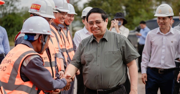 Thủ tướng đề nghị phát huy tinh thần "chỉ bàn làm, không bàn lùi" tại các dự án phục vụ APEC