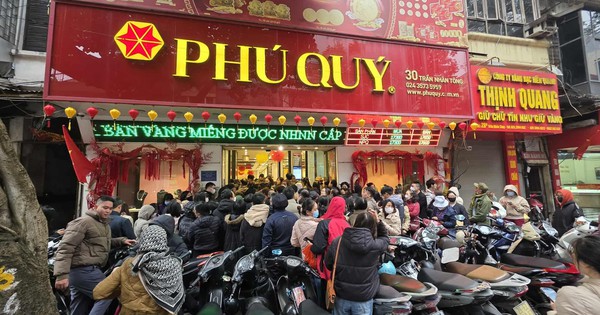 Giá bạc tăng mạnh cùng giá vàng, vượt 122 triệu đồng/kg