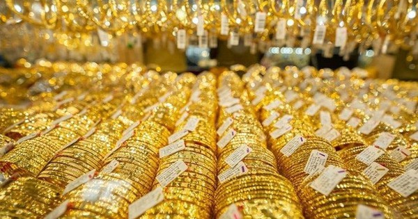 Giá vàng biến động mạnh, chuyên gia cảnh báo về thời điểm “dừng cuộc chơi”