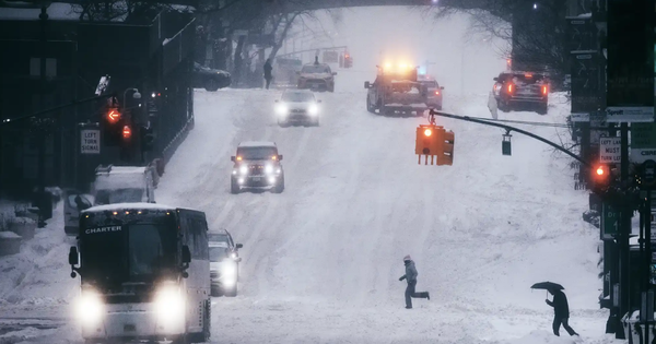 New York: 10 người tử vong ngoài đường trong trận bão tuyết lịch sử nước Mỹ, tình hình ngày càng tồi tệ