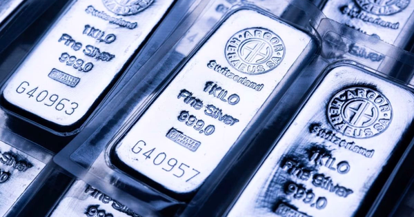 Giá vàng và bạc đồng loạt tụt dốc, chứng kiến phiên giảm mạnh chưa từng có trong gần 50 năm: Chuyện gì đang xảy ra?