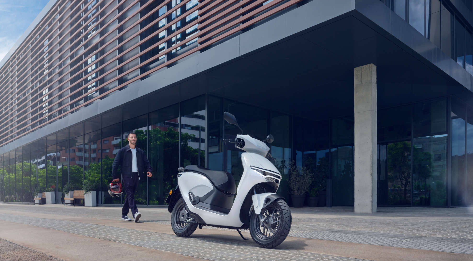 Xe máy điện Honda CUV e: chuyển từ cho thuê sang bán đứt, giá 65 triệu đồng cả pin - Ảnh 1