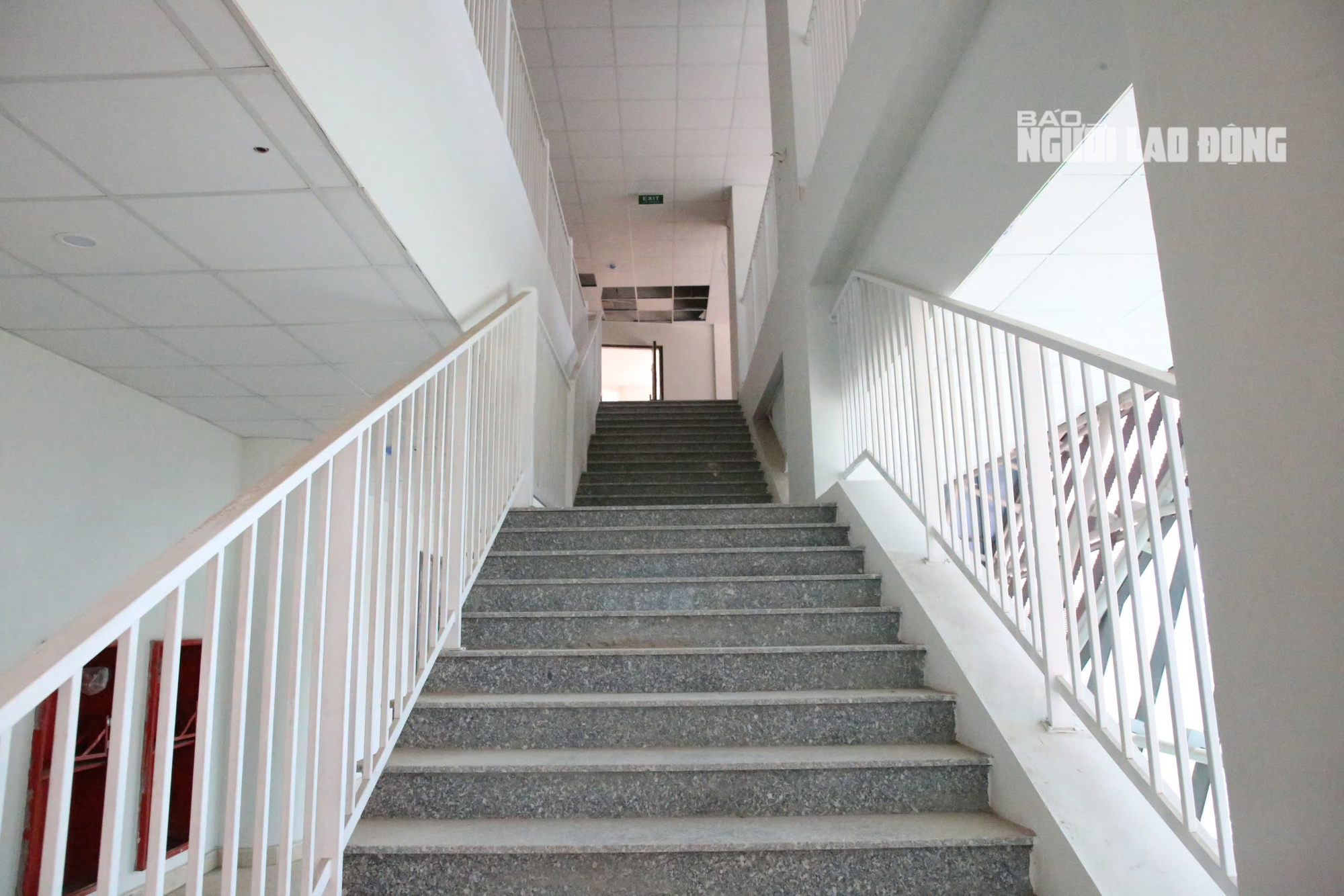 Nhà thi đấu hình kim cương xanh 340 tỉ đồng gây chú ý ở Quảng Trị - Ảnh 5