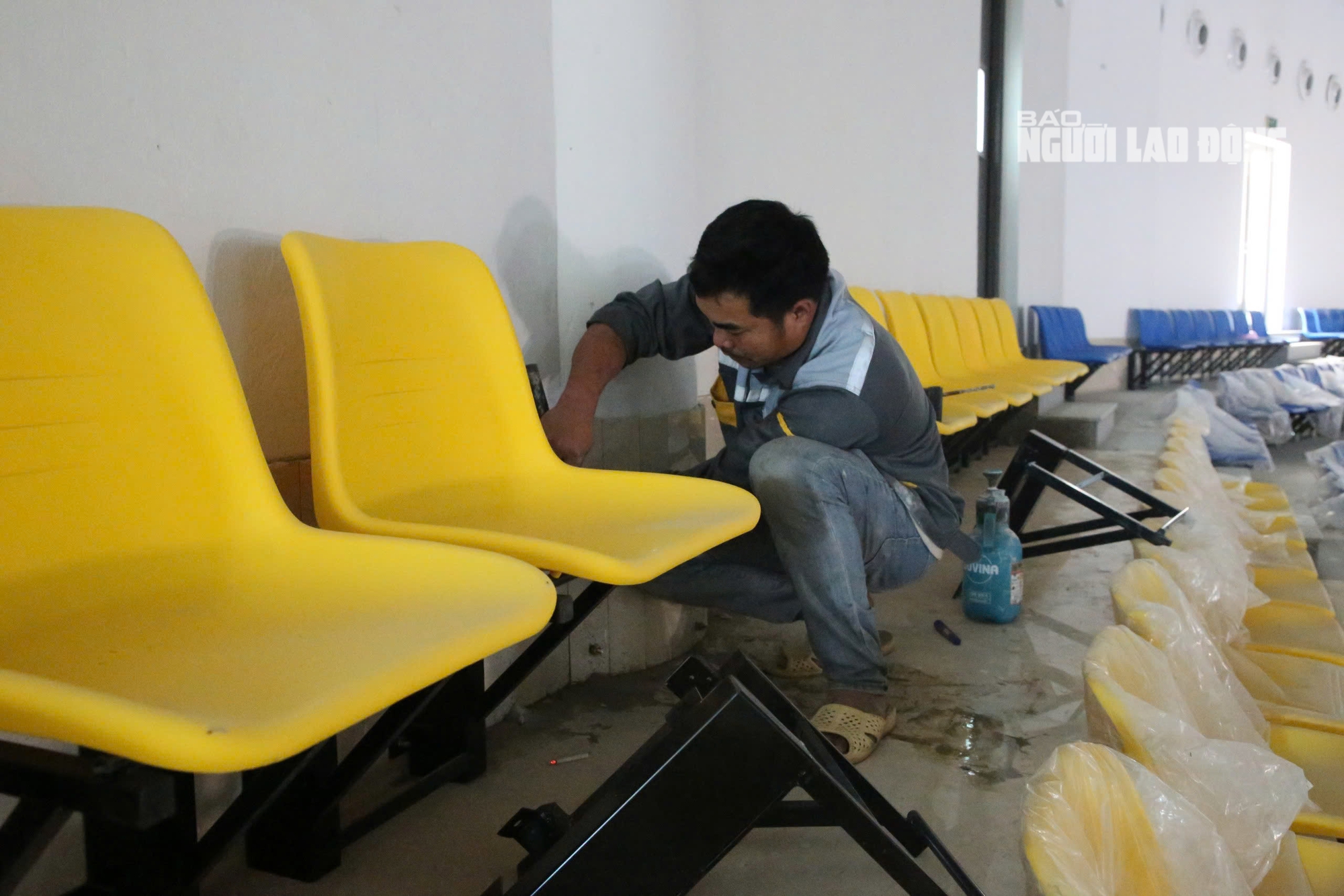 Nhà thi đấu hình kim cương xanh 340 tỉ đồng gây chú ý ở Quảng Trị - Ảnh 7