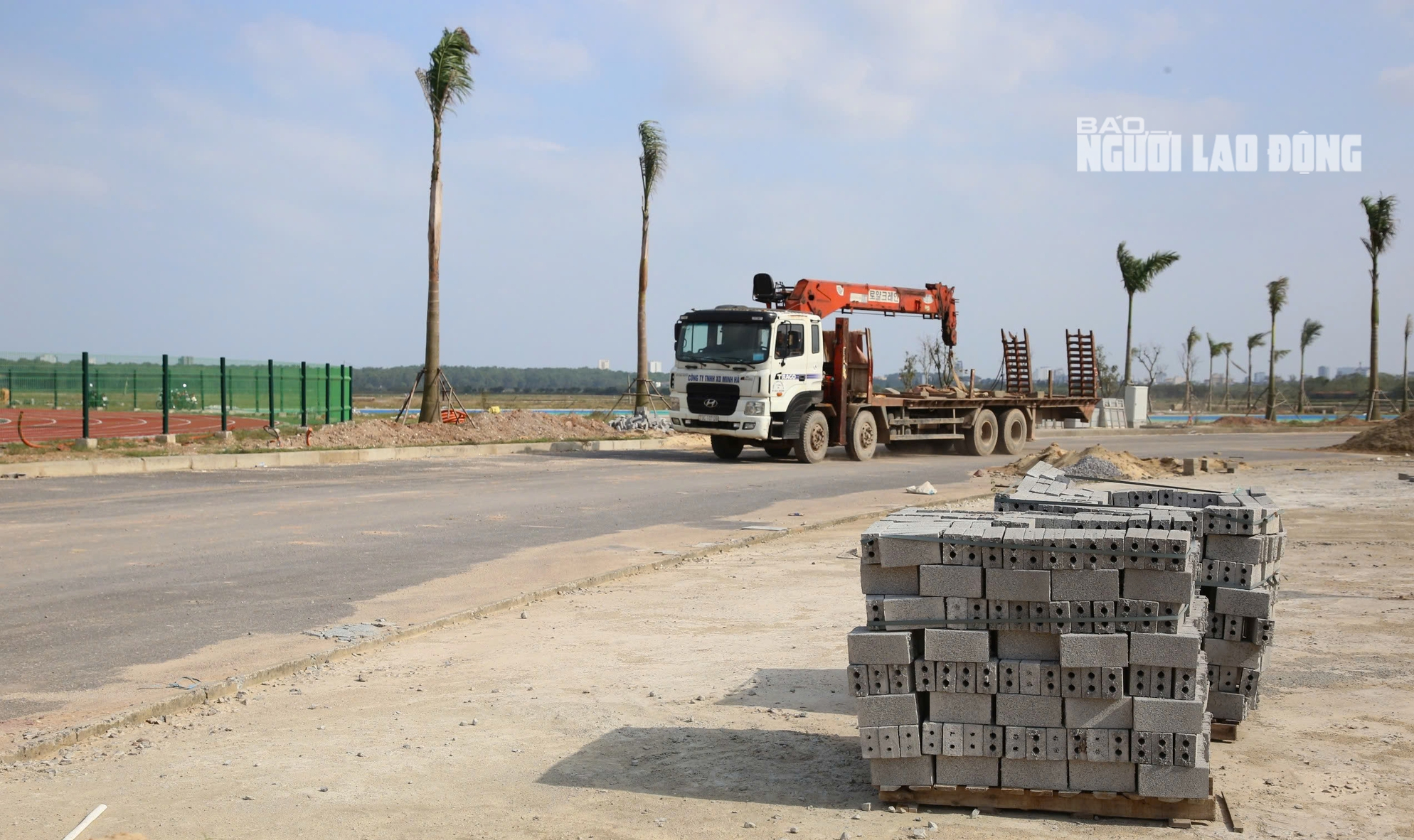 Nhà thi đấu hình kim cương xanh 340 tỉ đồng gây chú ý ở Quảng Trị - Ảnh 17