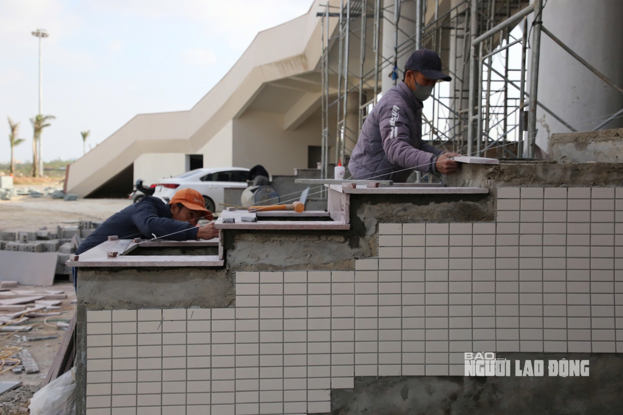 Nhà thi đấu hình kim cương xanh 340 tỉ đồng gây chú ý ở Quảng Trị - Ảnh 15