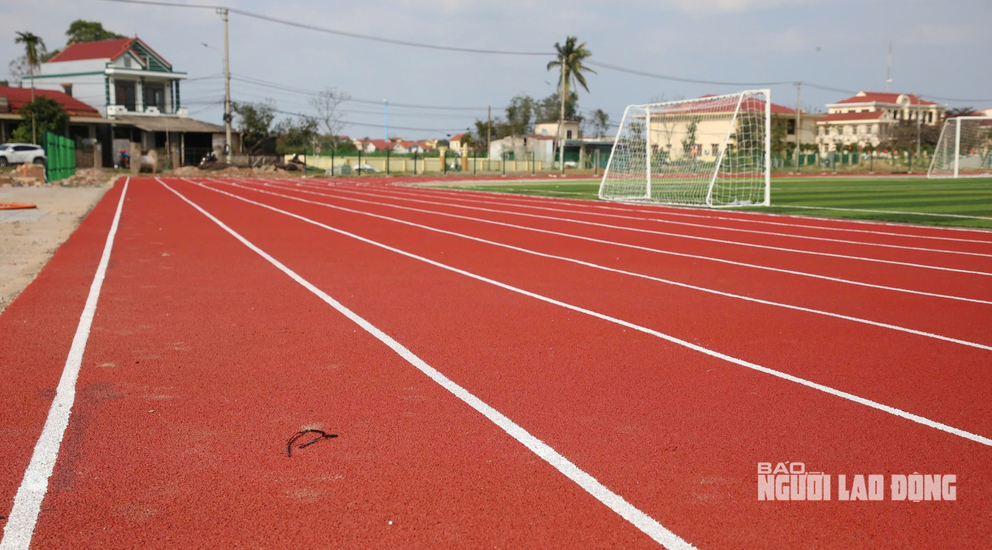 Nhà thi đấu hình kim cương xanh 340 tỉ đồng gây chú ý ở Quảng Trị - Ảnh 21