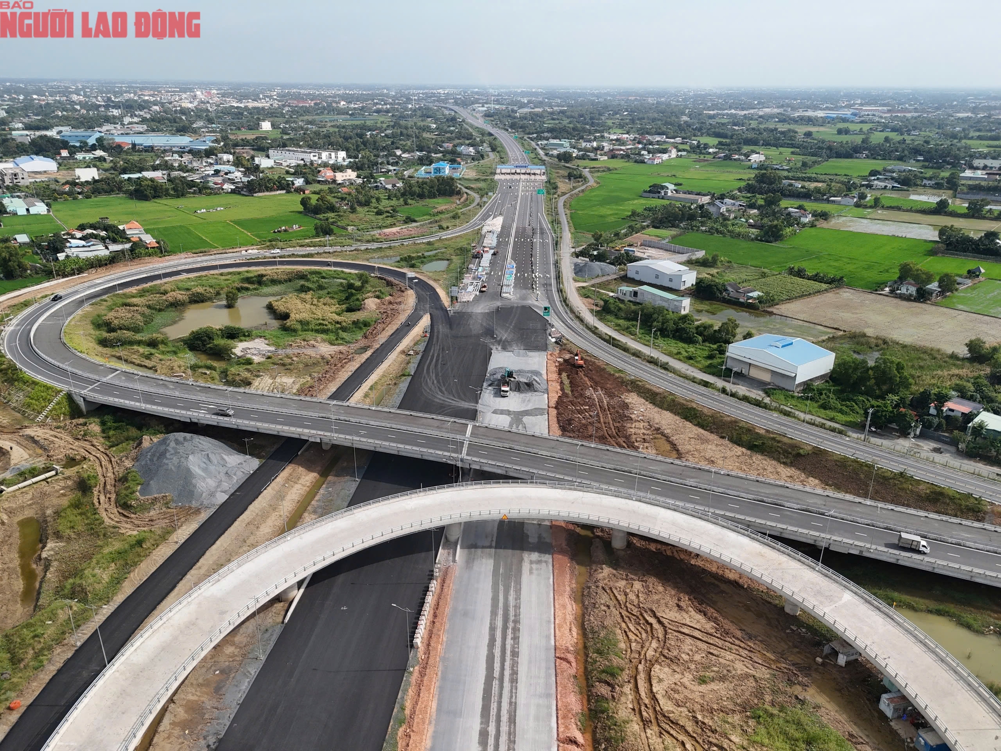 Hình hài “siêu nút giao” tại 3 tuyến cao tốc trọng điểm phía Nam - Ảnh 3